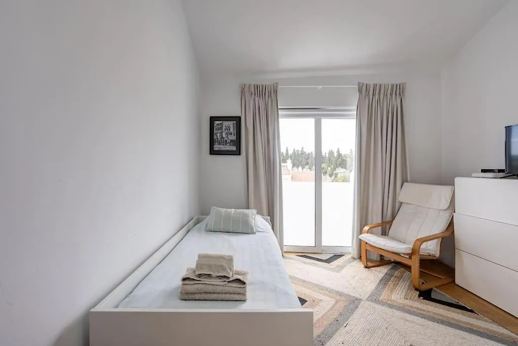 Апартаменты Enchanting Tailor Made Duplex Лиссабон