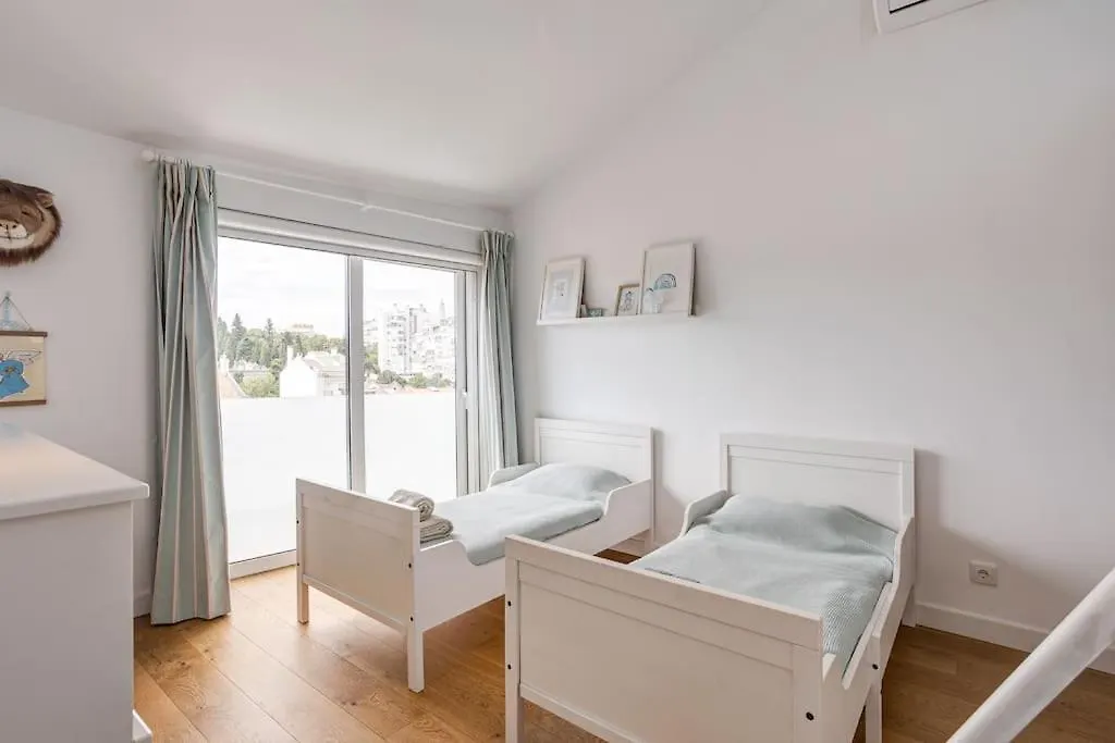 Апартаменты Enchanting Tailor Made Duplex Лиссабон