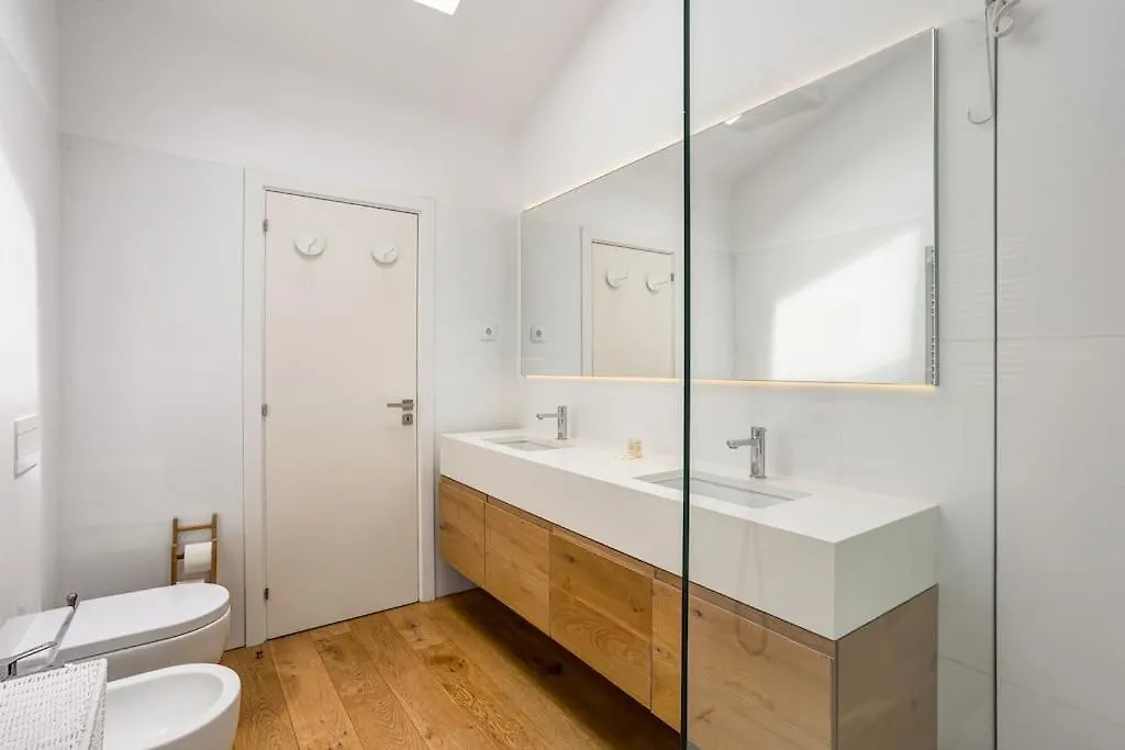 ליסבון Enchanting Tailor Made Duplex דירה